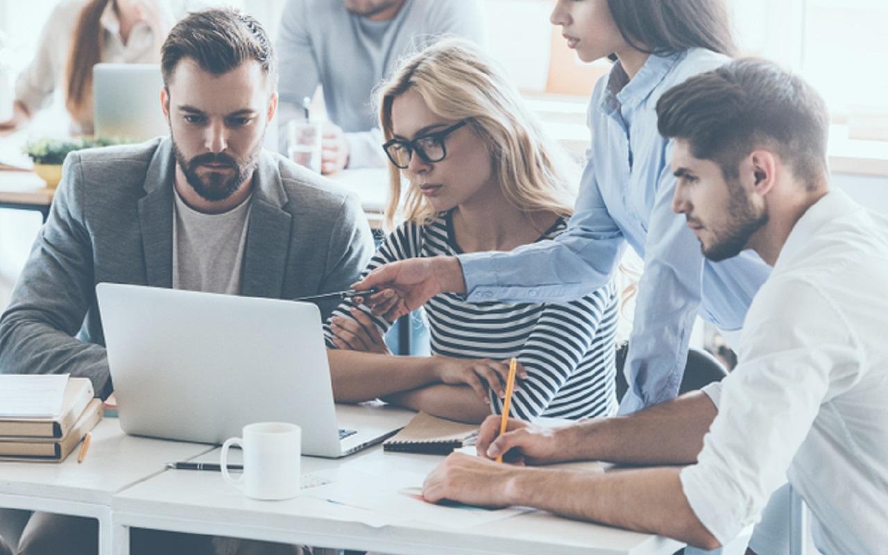 אילוסטרציה של סטודנטים לומדים